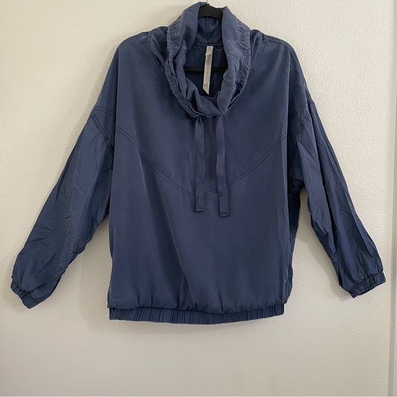 FP Free People Movement Eclipse Blue Funnel Neck Windbreaker Slouchy LG - Picture 1 of 7